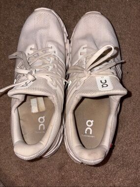 On Cloudswift Women's Athletic Shoes in White